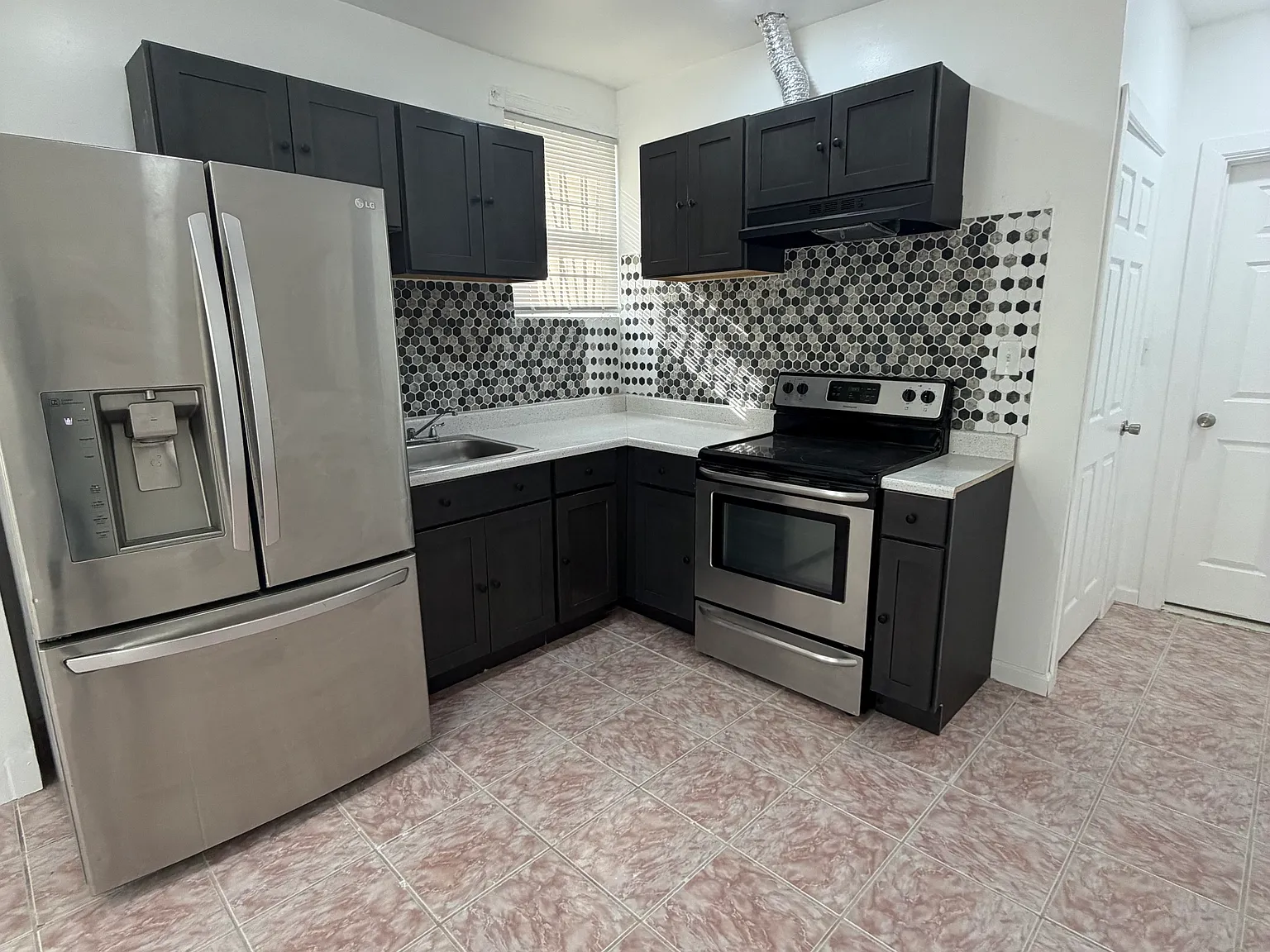 1 bed, 244 sqft, $900 — Photo 2