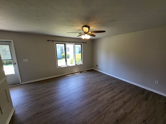 5th image of 1123 Arbor Ct #B
