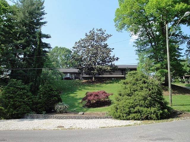 1st image of 338 Woodland Dr