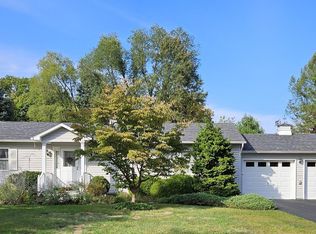 9 Berkshire Dr, Kinderhook, NY 12106