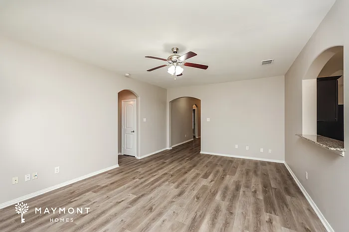 932 Haley Dr — Photo 4