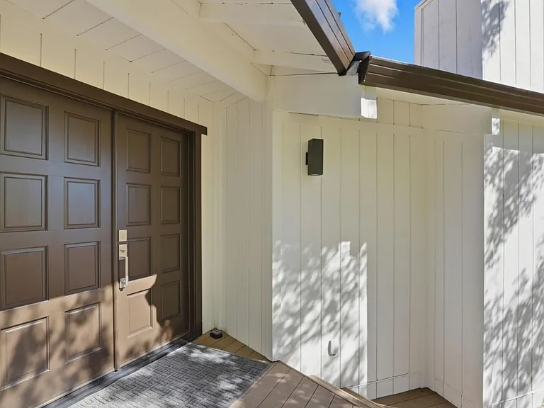 16955 Oakridge Ln — Photo 10