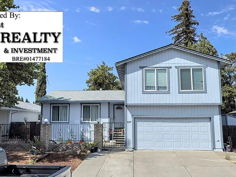 137 Edinburgh Way — Photo 1