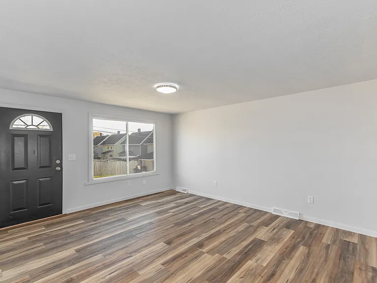 1143 Ardmore Ave SW — Photo 5