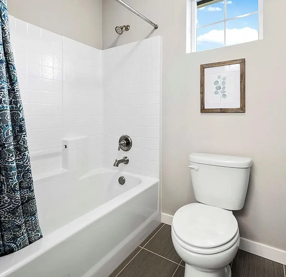 5 bed, 4096 sqft, $4,950 — Photo 3