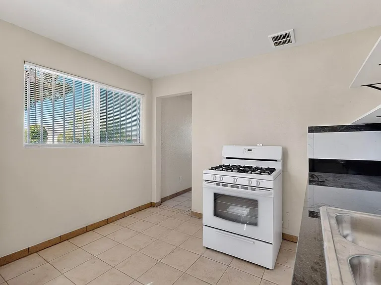 536 Cardenas Dr SE — Photo 42