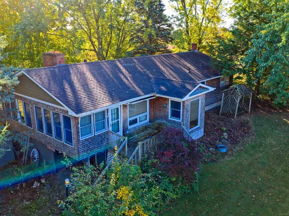 8 Folsom Harbor Road, Grand Isle, VT 05458