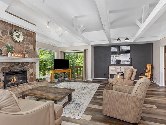 5th image of 8031 Pine Island Dr NE