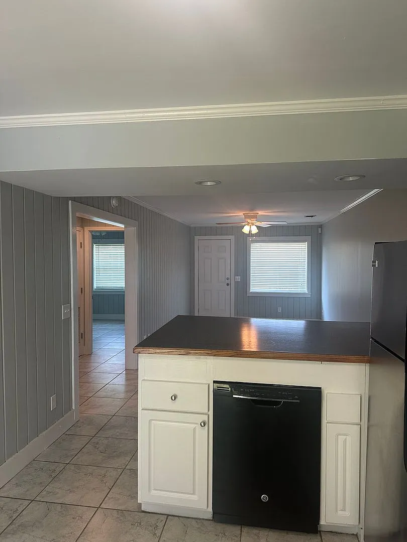 2 bed 1 bath duplex — Photo 2