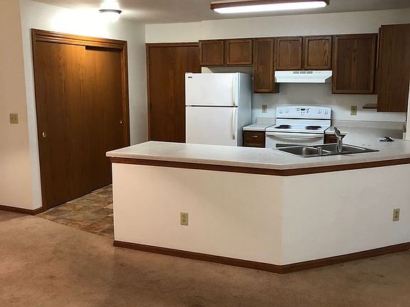4th image of N25W24011 River Park Dr APT 6