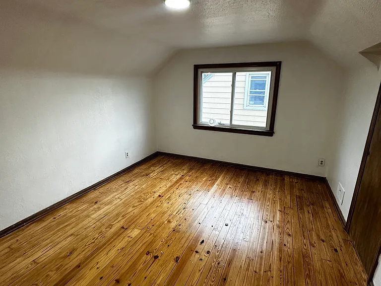 4823 Russell Ave — Photo 13