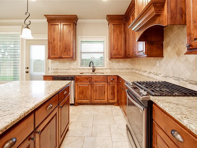 4025 Crestmont Dr — Photo 13
