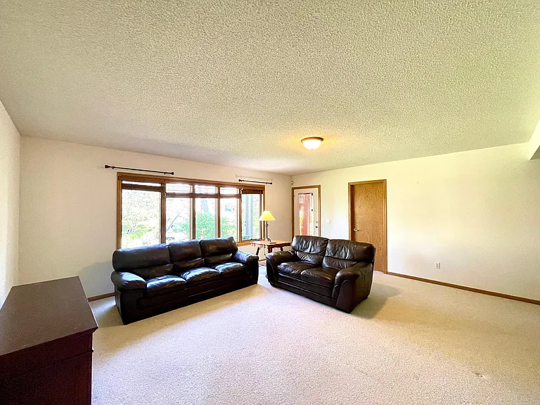 640 S Park Ct — Photo 24