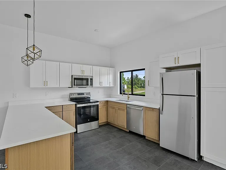 601 Hawthorne Ave S — Photo 9