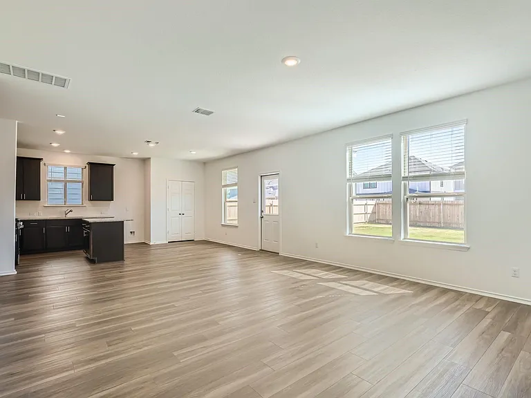 1608 Holly Lake Dr — Photo 6