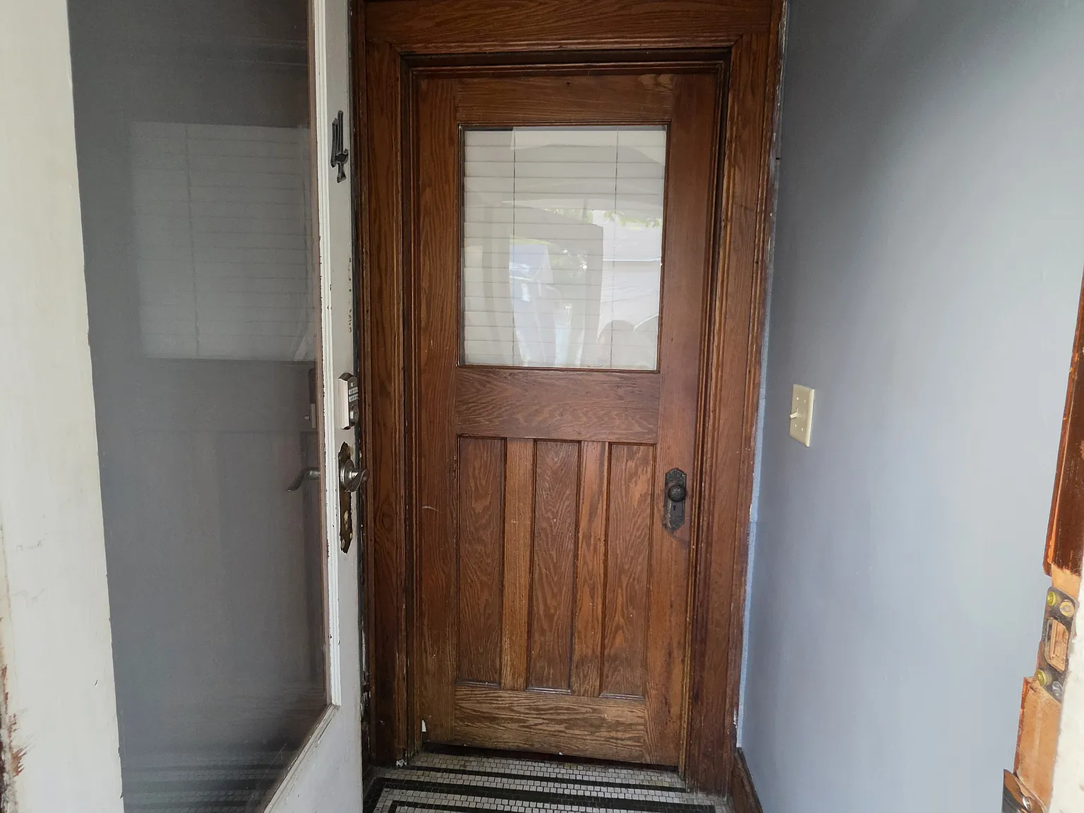 608 E Monroe St — Photo 4