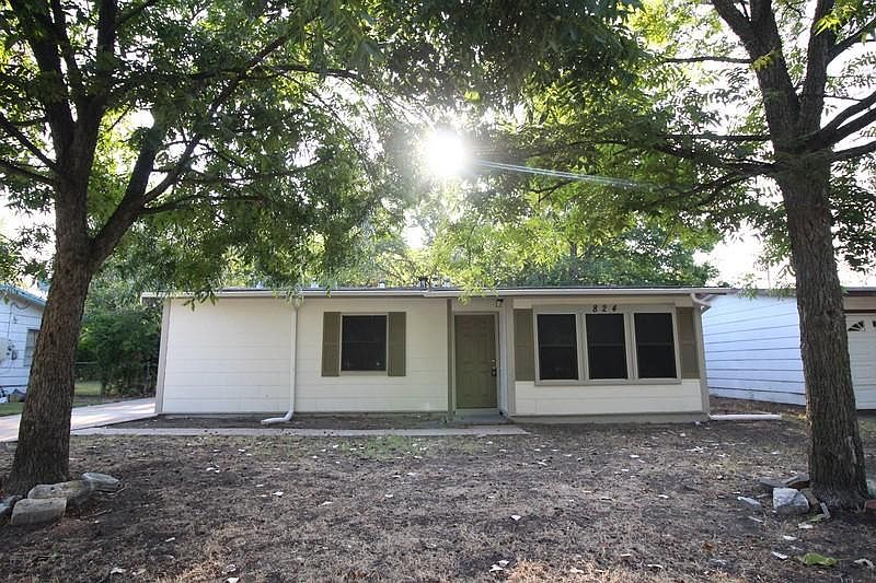 1st image of 824 Grande Dr