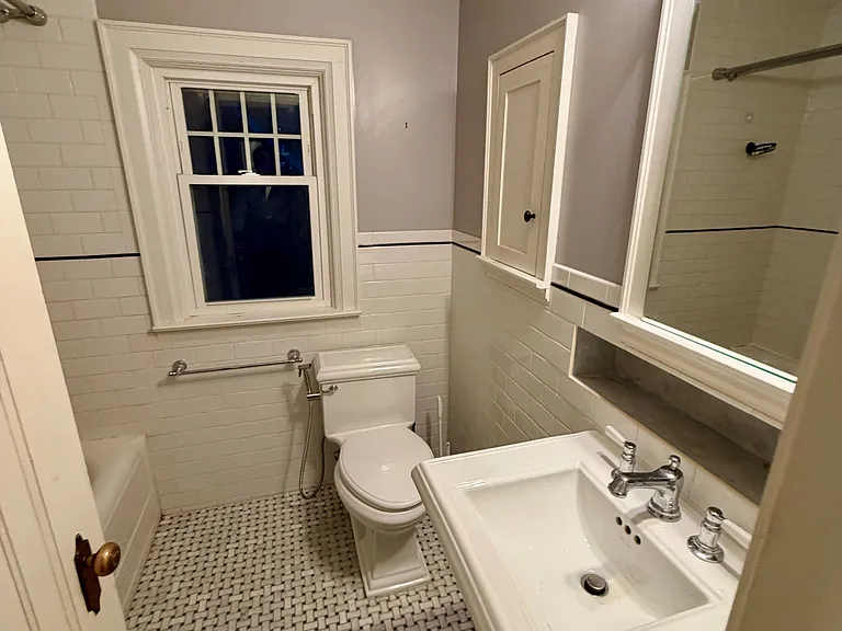 1001 Maitland St — Photo 35
