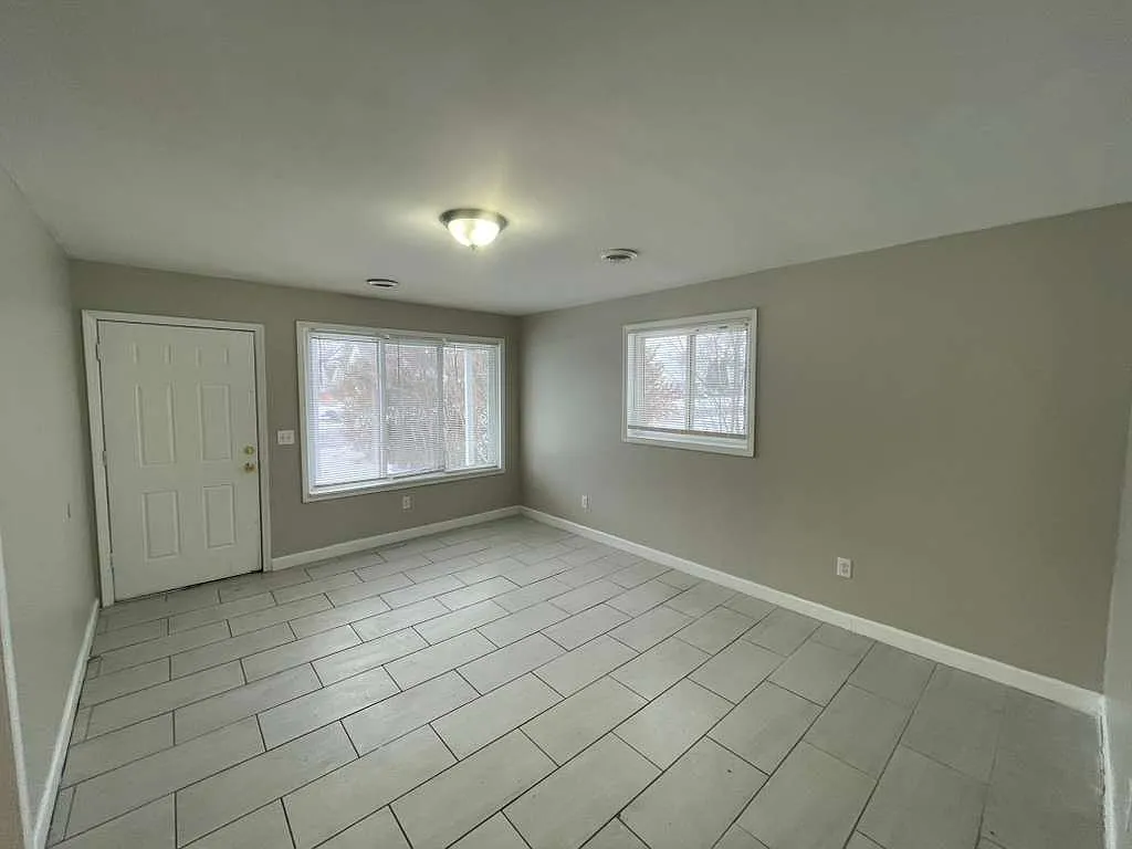 Building Photo - 9558 Meyers Rd