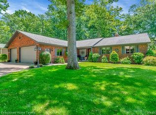 1923 Hugo St, Saint Clair, MI 48079