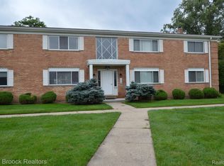 801 W Long Lake Rd APT D-6, Bloomfield Hills, MI 48302