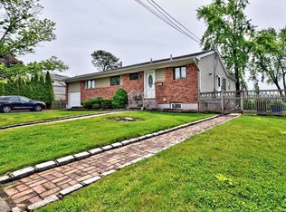 191 Skidmore Rd, North Babylon, NY 11703
