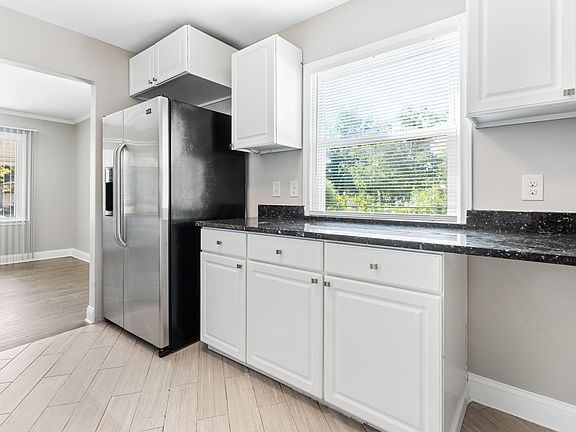 3rd image of 21925 Elroy Ave