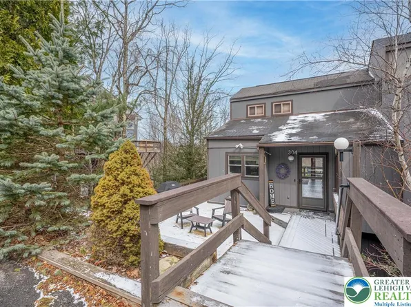 304 Cross Country Ln, Tannersville, PA 18372