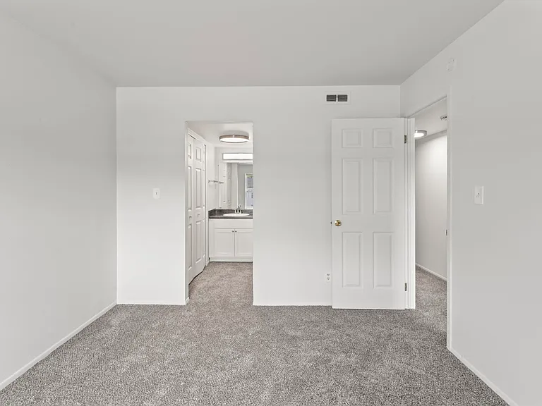 2 BR 1 ¼ Ba Photos