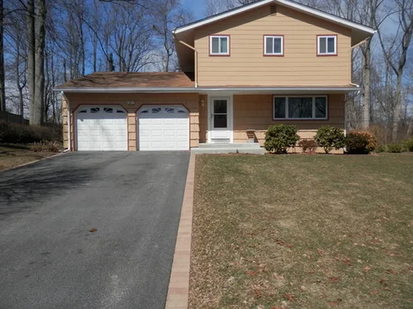 3 Dalewood Ln, Kings Park, NY 11754