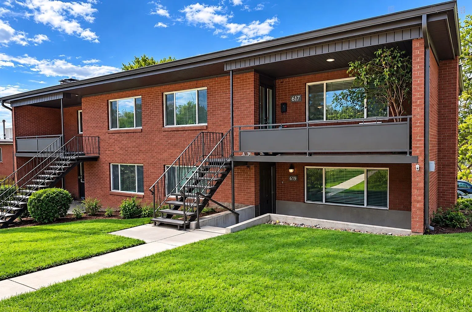 2 bed, 961 sqft, $1,900 — Photo 1