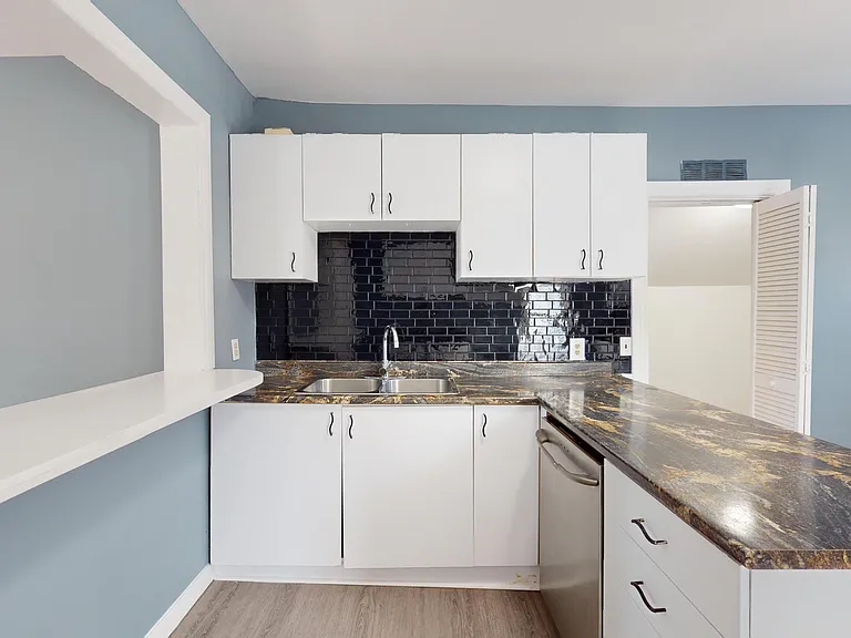 396 John St #1 — Photo 9