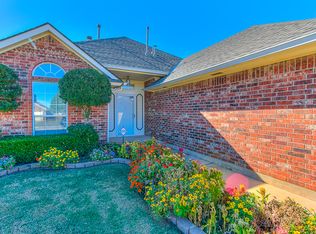 640 Fire Light Dr, Moore, OK 73160