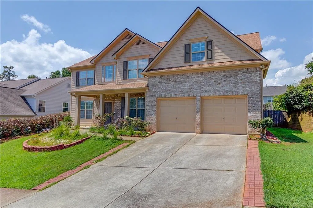 4 bed, 2.5 bath, 3144 sqft, $3,000 — Photo 1