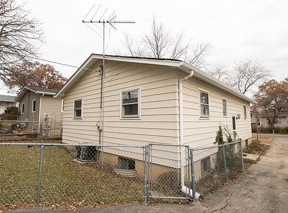 3rd image of 402 Hillandale Dr