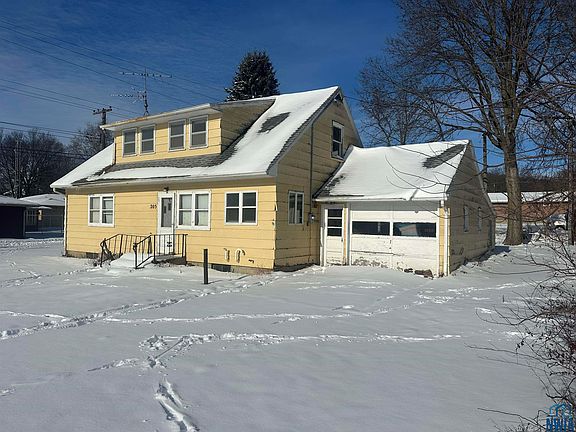 2nd image of 205 E 3rd St