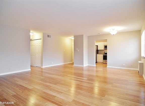 4th image of 6250 N Francisco Ave APT 2BE