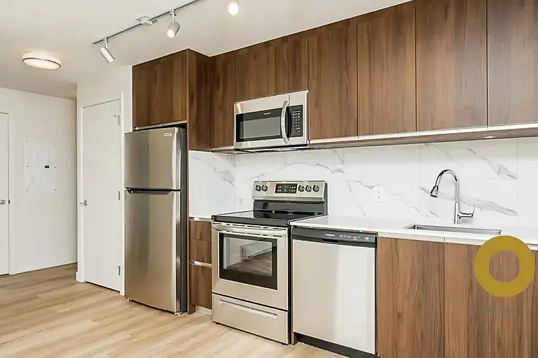 6137 Cambie St #701 — Photo 4