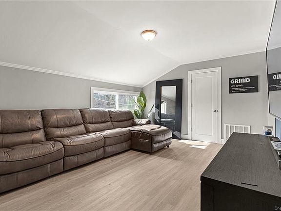 3rd image of 5 Orchard Pl Floor 2