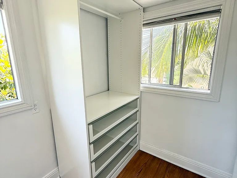1082 Meadowbrook Ave — Photo 20