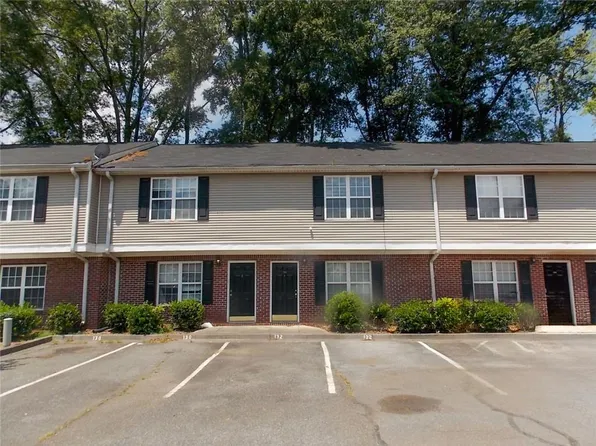 132 Point Place Dr, Cartersville, GA 30120