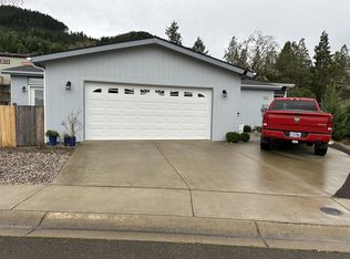 201 Lucky Ridge Loop, Canyonville, OR 97417