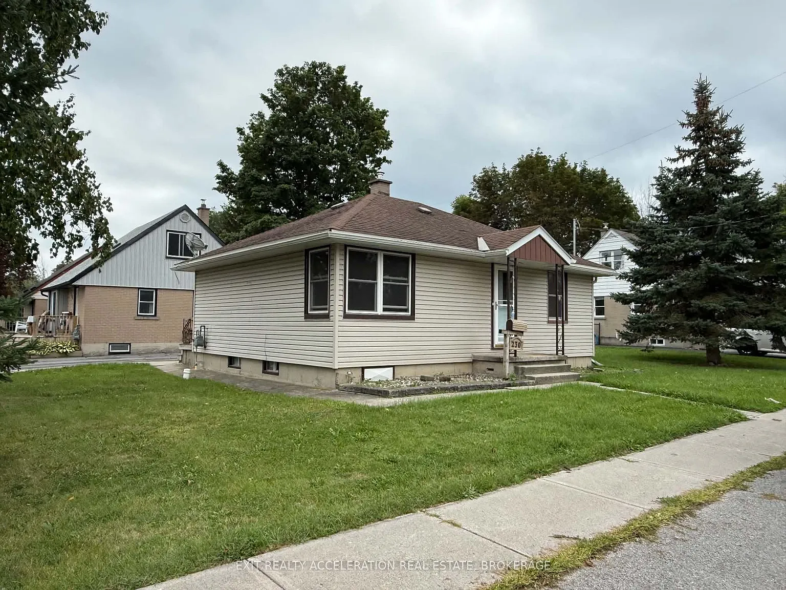 3 bed, $2,400 — Photo 1