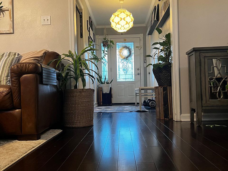 1st image of 109 E Randall Ave