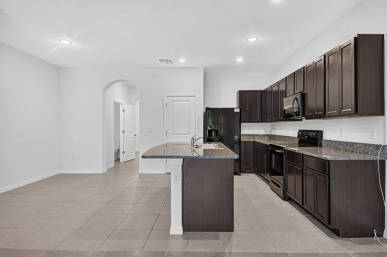 3 bed, 2.5 bath, 1707 sqft, $2,100 — Photo 4