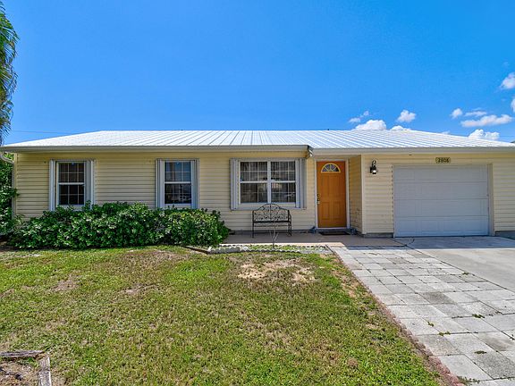 3rd image of 2808 SE Buccaneer Cir