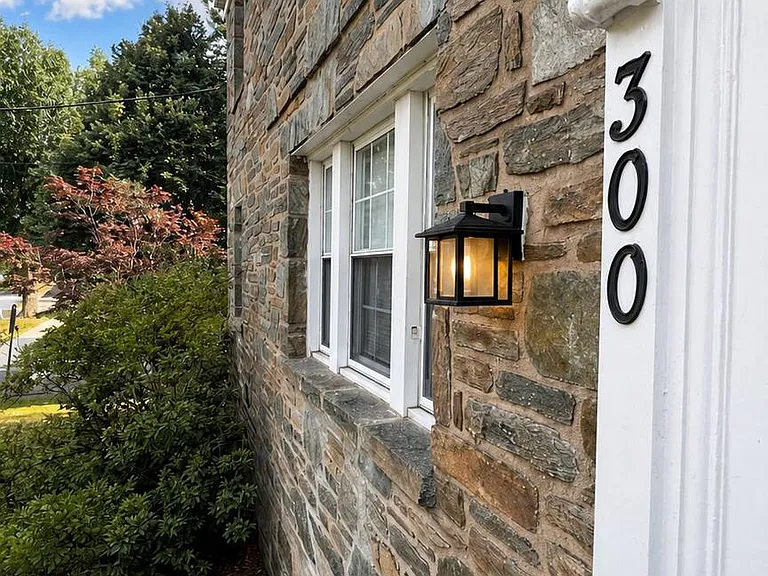 300 Commonwealth Ave #4 — Photo 24
