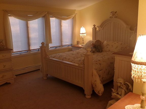 Upstairs Bedroom #2
