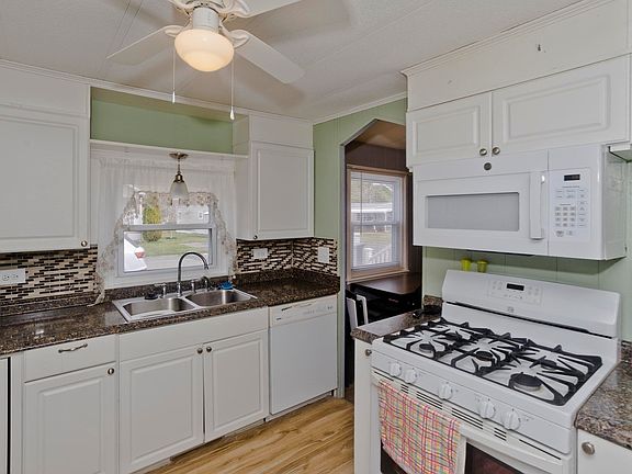 5th image of 12 Carol Cir