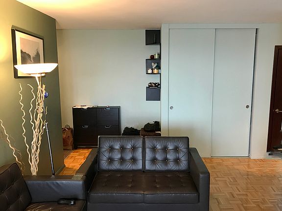 4th image of 2942 W 5th St APT 7K